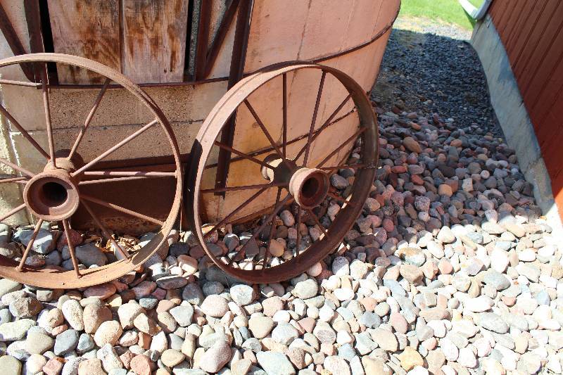 lot 388 image: 36in. Metal Wagon Wheel