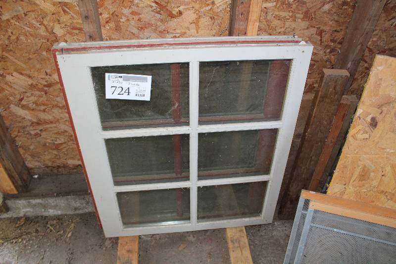 lot 724 image: Lot of (2) House 6-Pane Windows