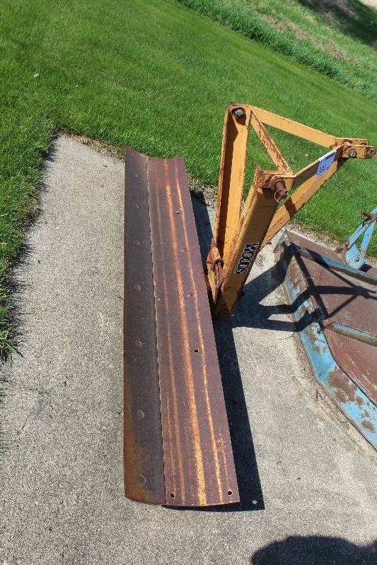 lot 304 image: Woods Tractor Blade Attachment