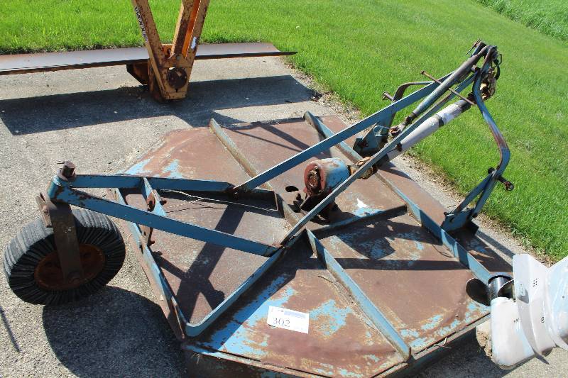 lot 302 image: Tractor Mower Attachment
