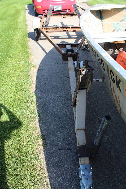 lot 301A image: 1979 Royal Mfg. Boat Trailer