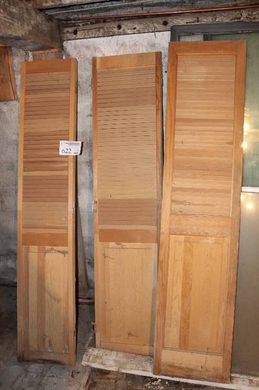 lot 622 image: Lot of (3) Bi-Fold House Interior Doors