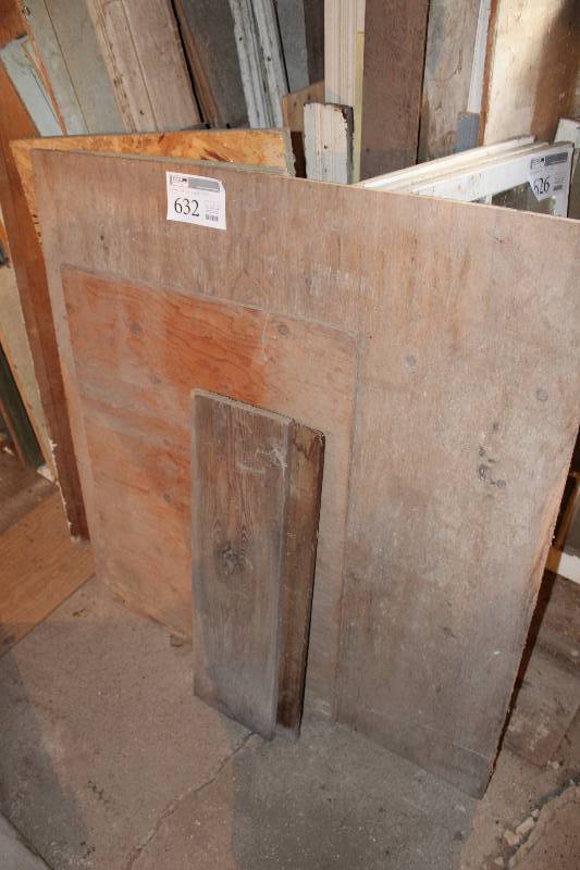 lot 632 image: Wood Trim