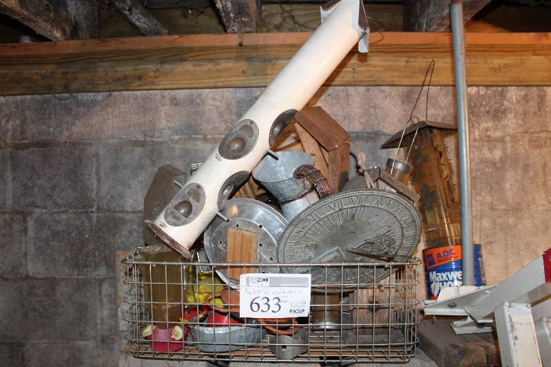 lot 633 image: Bird Feeders, Garden Dcor