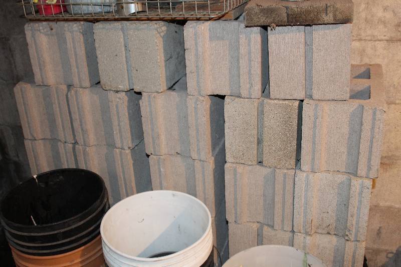 lot 636 image: Lot of (29) Cinder Blocks