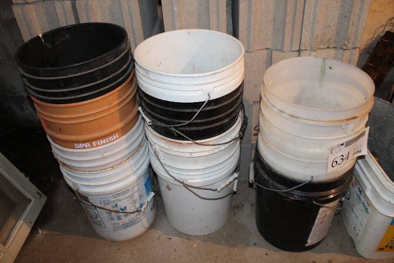 lot 634 image: Lot of (11) Empty Plastic 5-Gallon Buckets