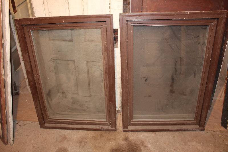 lot 618 image: Lot of (2) Windows