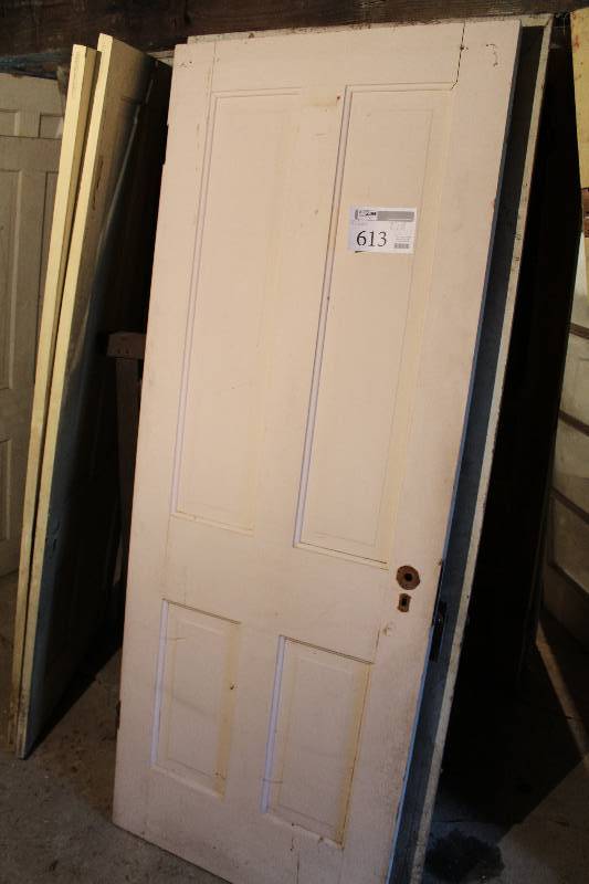 lot 613 image: Lot of (2) Doors - 4-Panel, 2-Panel Arched Glass w Hardware