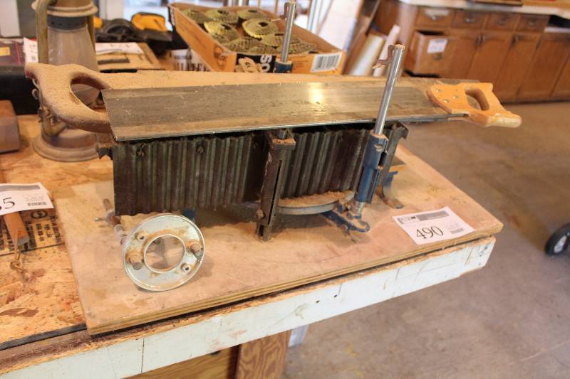 lot 490 image: Miter Saw Box w Saw