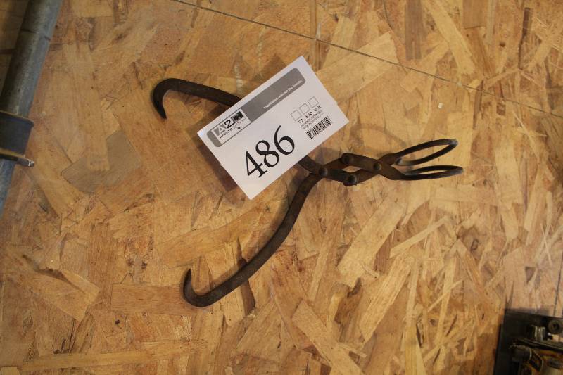 lot 486 image: Metal Tongs
