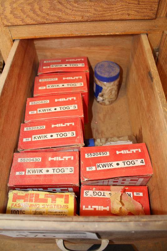 lot 476 image: Hilti Kwik-Tog All Purpose Light Duty Anchors