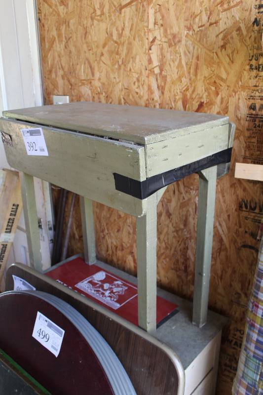 lot 392 image: Table w Folding Extensions
