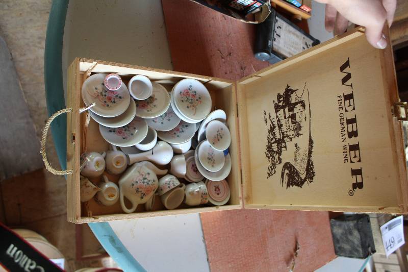 lot 445 image: Ceramic Serving Bowls w Saucers, Weber Wine Wood Case