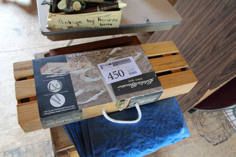 lot 450 image: Eddie Bauer Horseshoe Set w Case