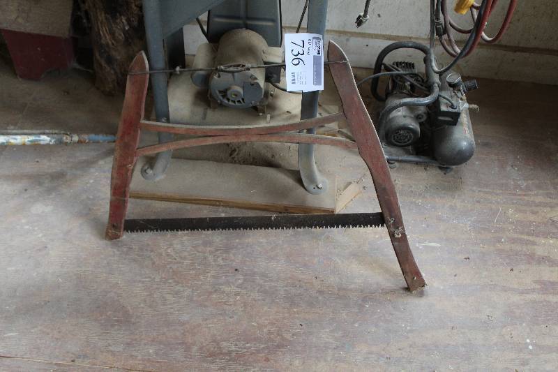 lot 736 image: Wood Saw