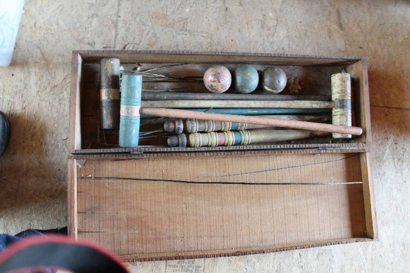 lot 418 image: Croquet Set w Carry Case, Vintage