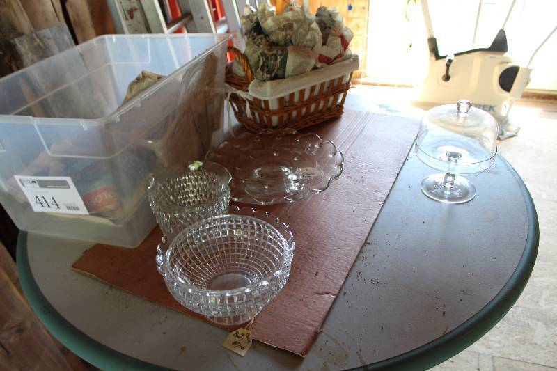 lot 414 image: Glass Serving Bowls, Glass Serving Plates, Donut Serving Plate w Cover
