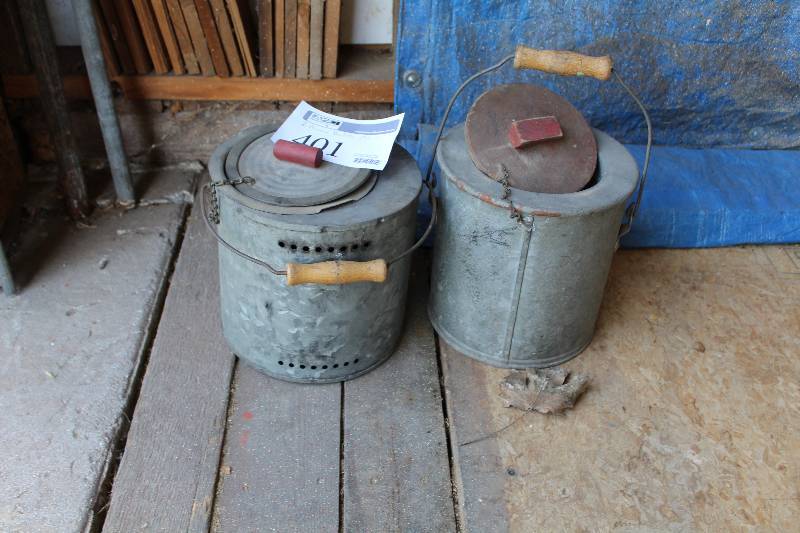 lot 401 image: Lot of (2) Minnow Buckets