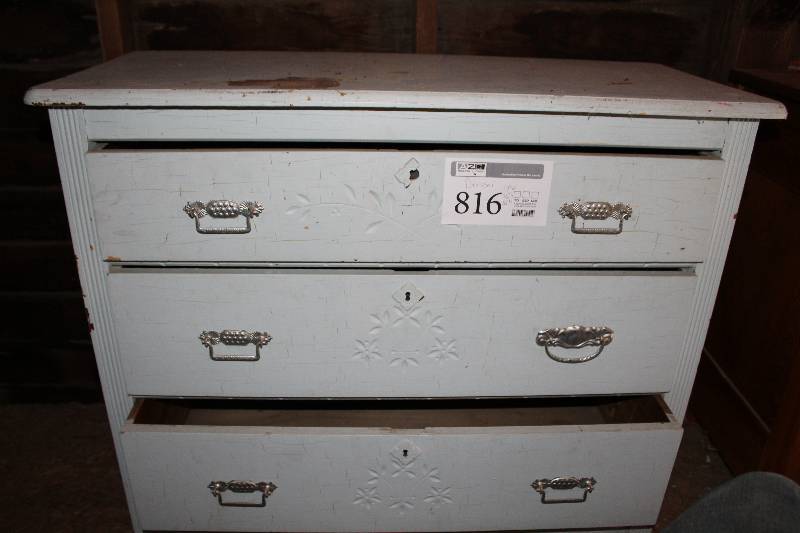 lot 816 image: 3-Drawer Wood Dresser