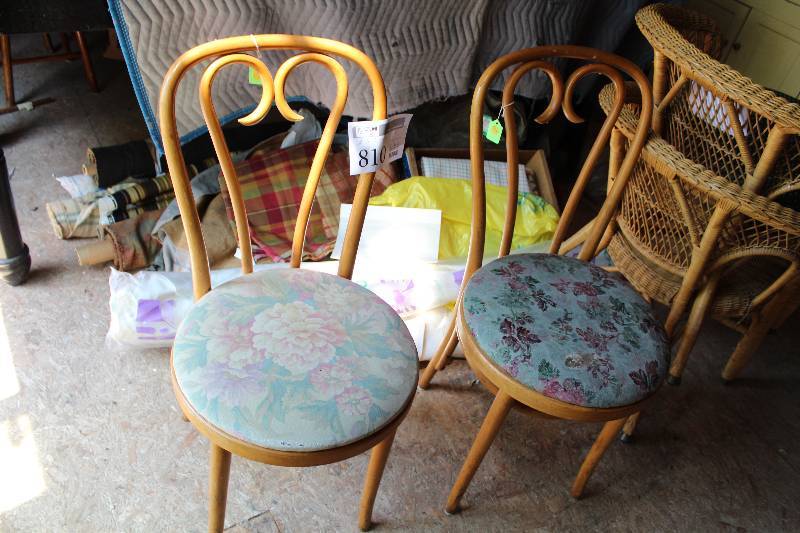 lot 810 image: Lot of (2) Decorative Wood Chairs w Floral Print Seats