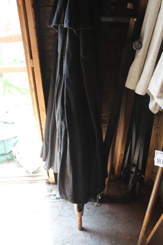 lot 802 image: Umbrella