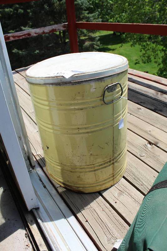 lot 808 image: Vintage Potato Chip Tin w Lid