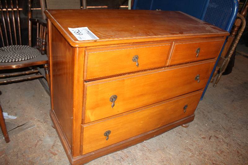 lot 789 image: 4-Drawer Wood Dresser
