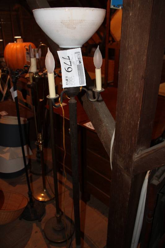 lot 779 image: 3-Lamp Floor Lamp