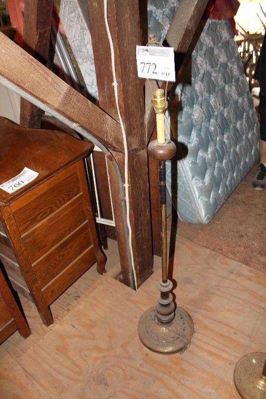lot 772 image: Floor Lamp