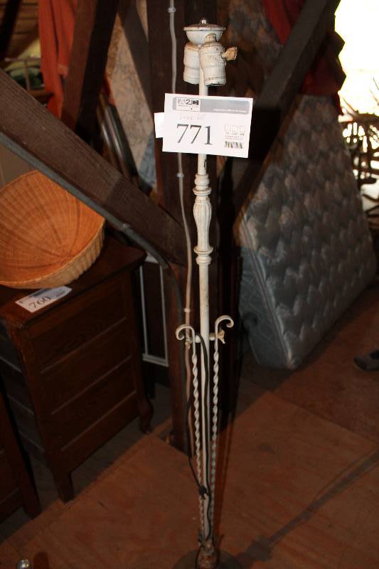 lot 771 image: 2-Lamp Floor Lamp