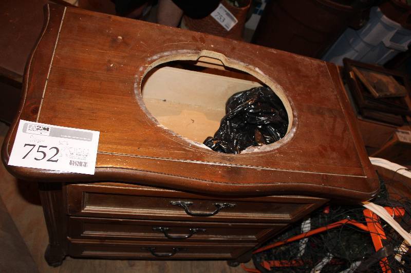 lot 752 image: 3-Drawer Lavatory Cabinet