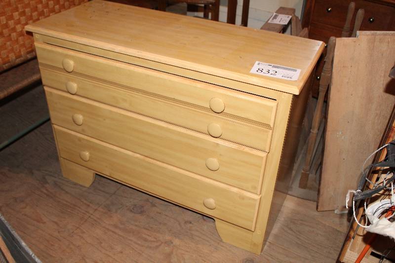 lot 832 image: 4-Drawer Wood Dresser
