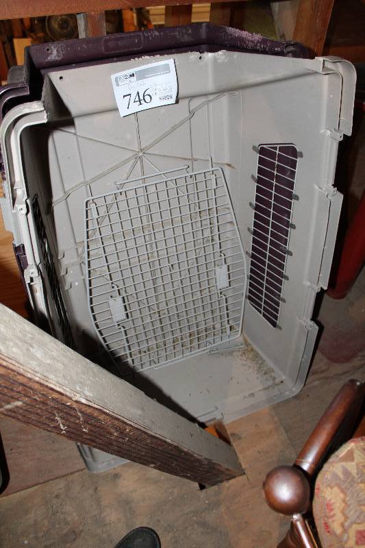 lot 746 image: Dog Crate