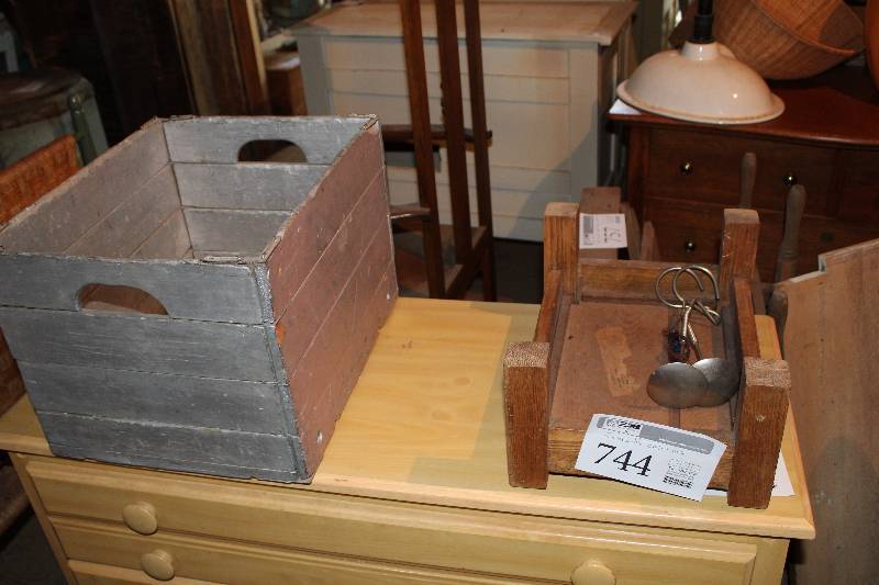 lot 744 image: Collapsible Crate, Misc