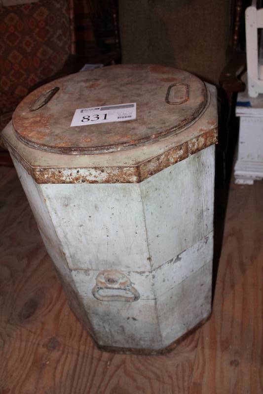 lot 831 image: Metal Storage Can w Lid