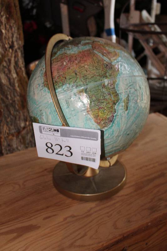 lot 823 image: World Table Globe
