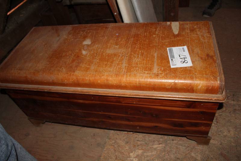 lot 847 image: Cedar Chest