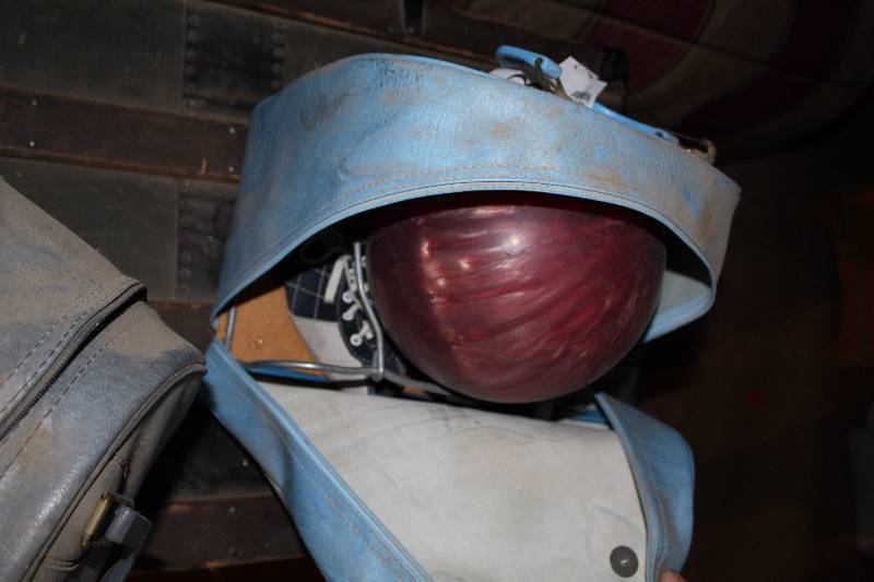 lot 851 image: Bowling Ball w Bag