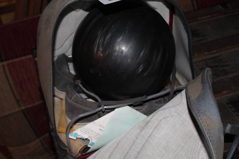 lot 852 image: Bowling Ball w Bag