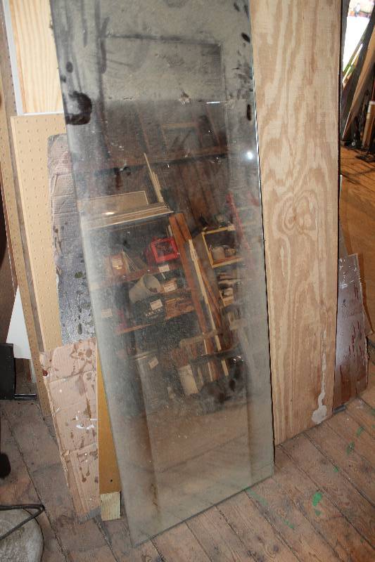 lot 730 image: Lot of (4) Mirrors