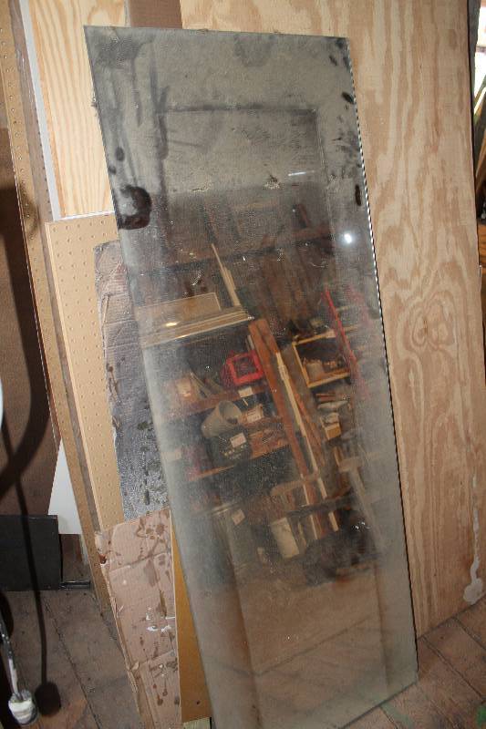 lot 731 image: Lot of (4) Mirrors