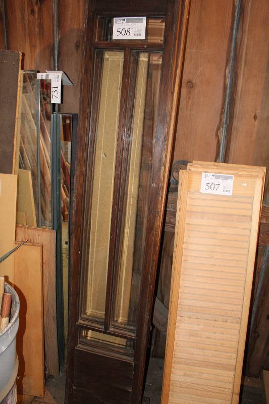 lot 508 image: Lot of (2) Beveled Windows