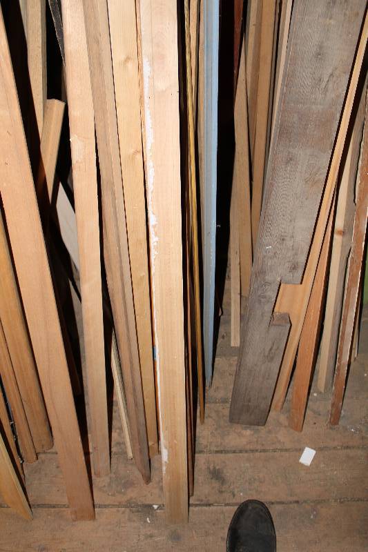 lot 551 image: Wood Trim