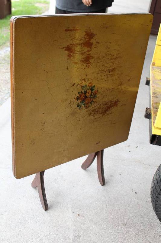 lot 854 image: Folding Table