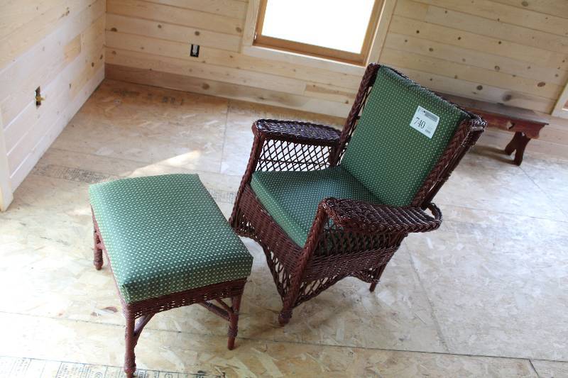 lot 740 image: Wicker Chair w Foot Rest