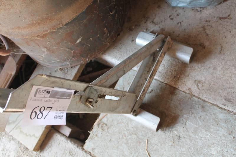 lot 687 image: Aluminum Ladder Jacks