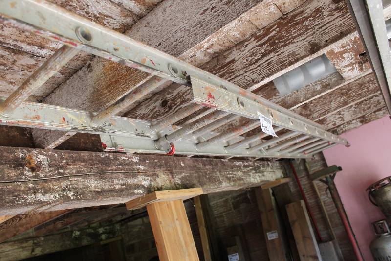 lot 686 image: 10ft. Aluminum Extension Ladder