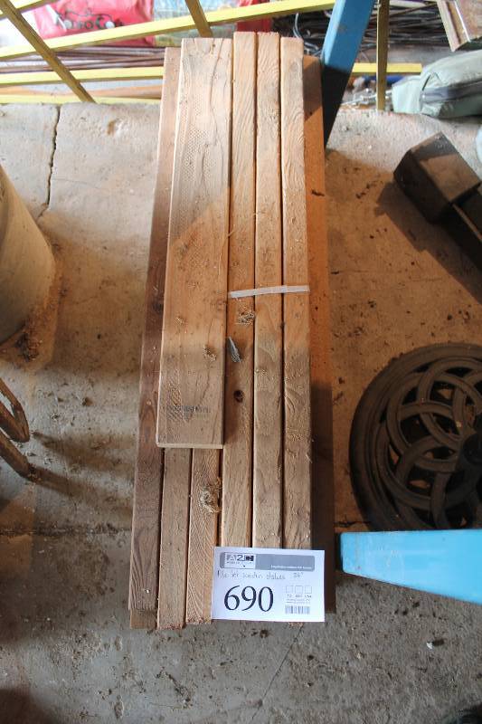 lot 690 image: Wood Stakes