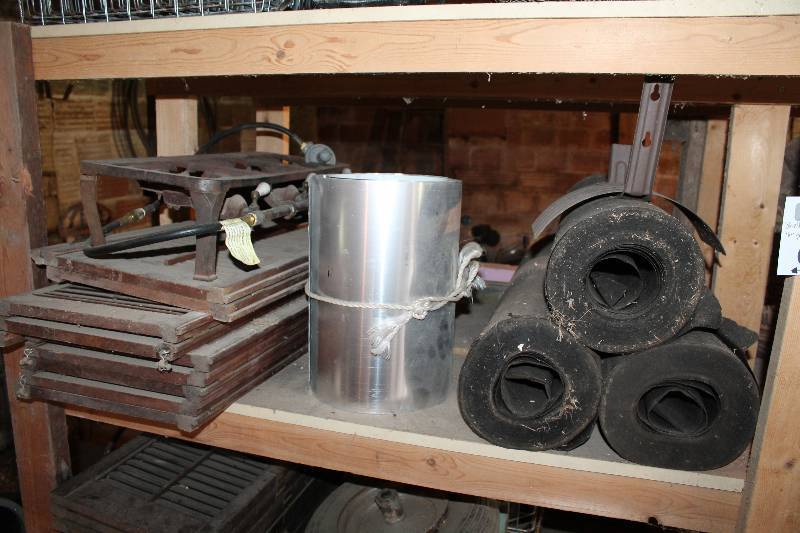 lot 665 image: Tar Paper, Shutters, Tri-Burner