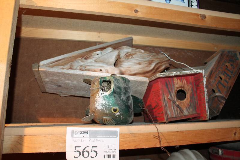 lot 565 image: Bird Houses